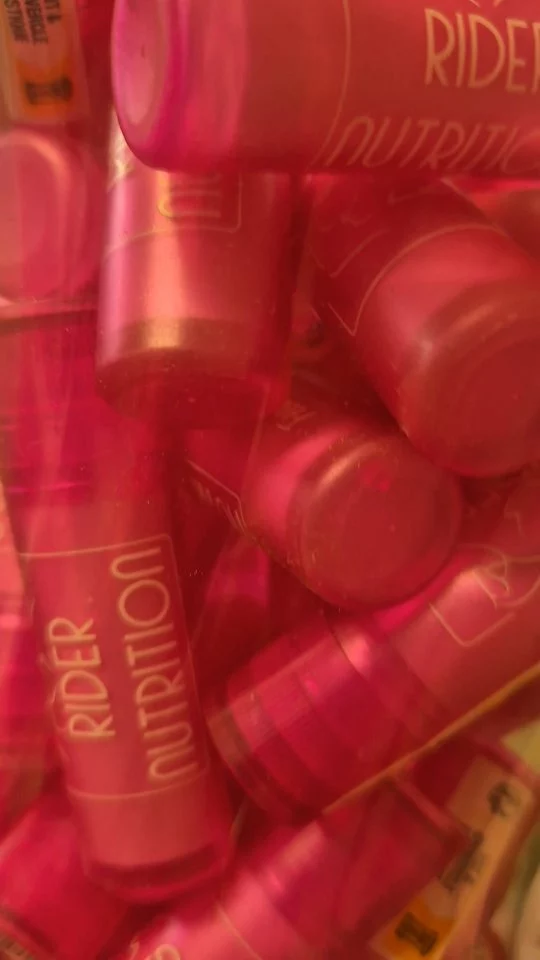 Rider Lip Balms - Baumes à lèvres @ridernutrition 
Confort à cheval. 🙌🌸

Disponible en boutique 📦 - en ligne 📩 et au stand (Trouvez-nous en concours) 🏇

#bienetrecavalier 
#riderperformance 
#lipbalms