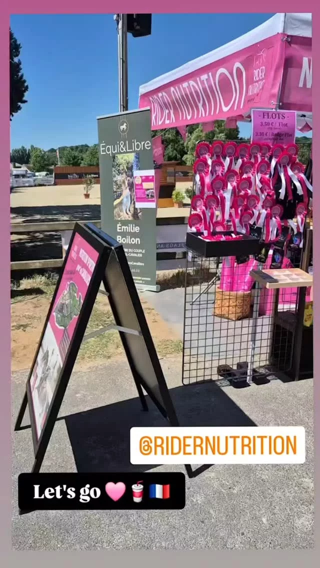 Acceuil VIP Voltigeurs 🇲🇫🎊 Pop-Up Stand @ridernutrition - La 1ère journée Championnats Open Amateurs France @pole_europeen_du_cheval - un grand merci à notre partenaire @equietlibre63 🩷💯