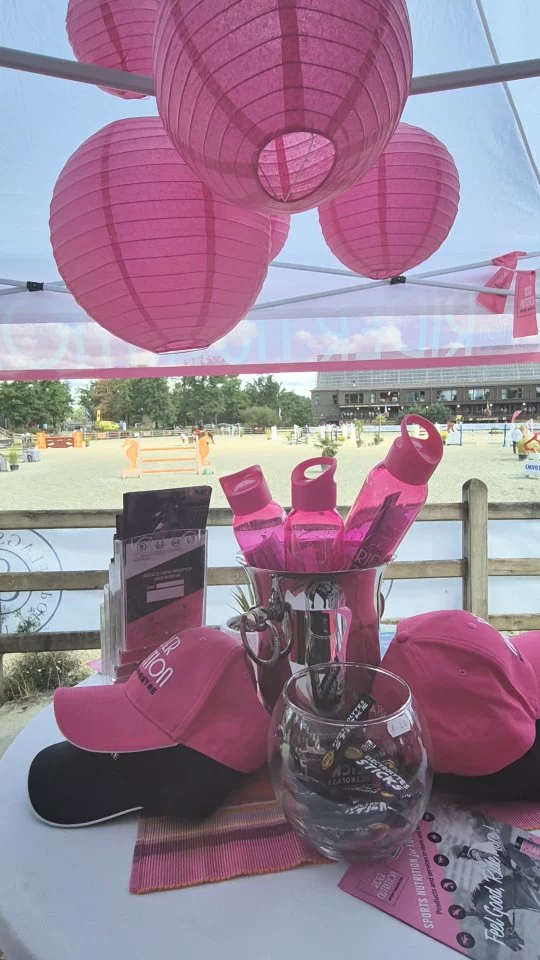 Piste Rouge .. est devenue la nouvelle Piste Rose chez @ridernutrition @pole_europeen_du_cheval ! 🩷🤭🎪
Un grand merci à tous nos clients aujourd'hui qui sont passés nous voir. 🙌🥤
Jumping Championnats Open France Amateur. 🇲🇫💯🎊 Bring it on !

#ridernutrition #nutritionsportive #bienetrecavalier #riderperformance