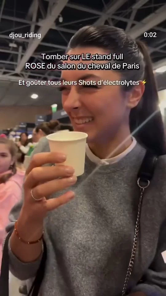 Nous avons eu le plaisir d'accueillir @salonduchevaldeparis des influenceuses de @romane.galaxierp lors de la dégustation de nos produits @ridernutrition 💫🥤
Top classe pro filles! 💯
Un grand merci @djou_riding pour le story !

#influencers #ridernutrition #riderperformance #bienetrecavalier #feelgoodridemore
