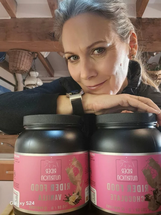 Le Boisson Repas "Rider Food" est la solution idéale pour les cavaliers qui recherchent un moyen sain et efficace de se nourrir ! 

Sain, complet, équilibré, facile à préparer, consommer et digérer. 🥤 Disponible en deux saveurs - chocolat / vanille. 

The Rider Food in a drink,  an ideal solution for equestrians looking for a healthy meal alternative ! 

Healthy, nourishing, balanced, easy to prepare, consume and digest. 🥤 Available in two delicious flavours Chocolate /  Vanilla. 

#boissonrepas #mealalternative #riderfood #sportsnutritionforriders