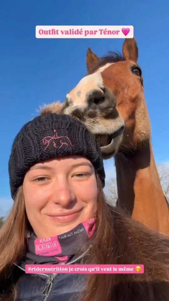 Notre Ambassadrice 2026 @lisahebrant_cce reçoit une validation sans faille  du bonnet à pompon @ridernutrition et Snood de la part de son fabuleux cheval de concours complet,  Ténor. 😁👌
Nous leur souhaitons beaucoup de succès avec leurs projets communs cette année. 

Our 2026 Ambassadrice @lisahebrant_cce receives a firm validation for the Pom hat and Snood @ridernutrition from her fabulous éventrer Ténor. 😁👌 We wish them every success together with their projets this year. 

#teameventing #eventing #concourscompletequitation #ridernutrition #nutritionforequestrians