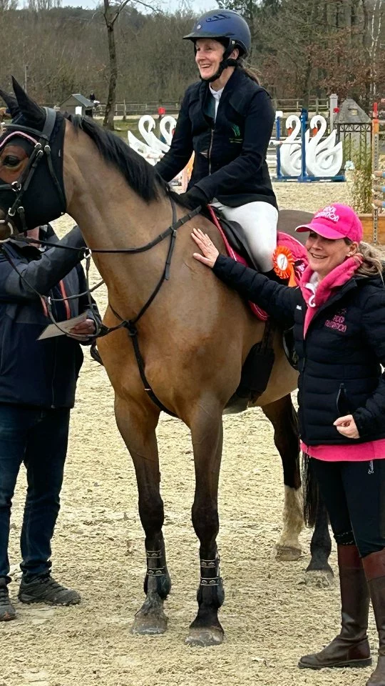 Encore une gagnante @ridernutrition, ce week-end pour Mlle H et @cecilebottigelli 🥤💫 
Nutrition Sportive préféré de Cécile est notre Rider Tonic, saveur Tropical.  Pour la bonne préparation physique et mentale avant et pendant les concours. 🙌🩷

Another Winner @ridernutrition ce week-end, this weekend for Mlle H et @cecilebottigelli 🥤💫
Cecile's favorite Sports Nutrition is our Rider Tonic,  Tropical flavour. Great for preparing physically and mentally ahead of / and during shows. 🙌🩷

#ridernutrition #ridertonic #feelgoodridemore #sportsnutritionforriders