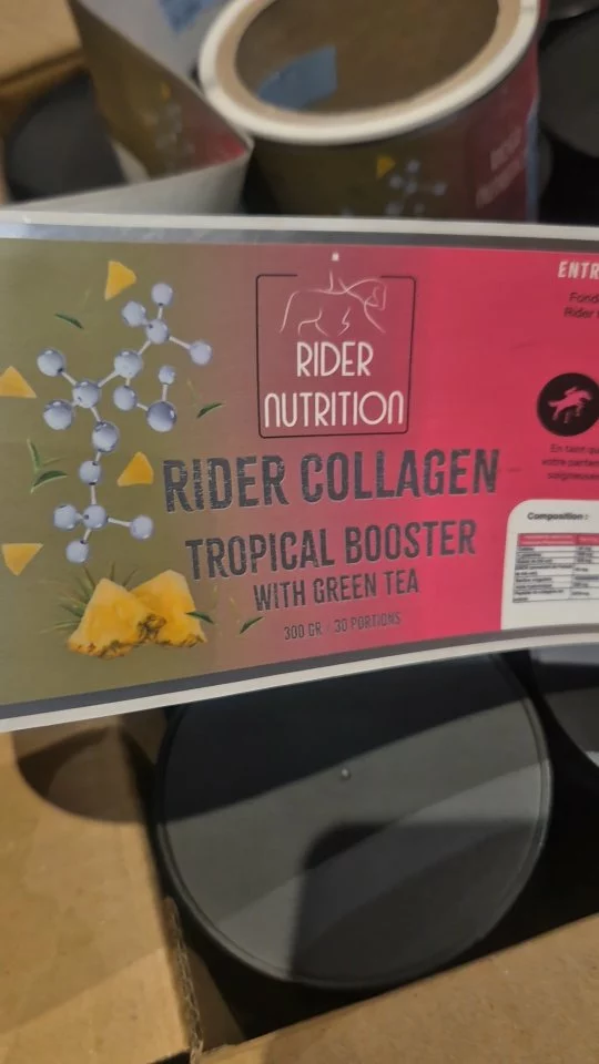 Ça y est ! Un nouveau produit @ridernutrition -  un booster de collagène au thé vert, sera bientôt lancé pour nos cavaliers. 
Rider Collagen Booster,  Saveur Tropical.🍍🩷

It's happening ! A new product @ridernutrition will soon be launched for our riders, a Collagen Booster with Green Tea. Tropical flavour. 
Rider Collagen Booster, Tropical flavour.🍍🩷

#ridercollagenbooster 
#ridernutrition #nutritionforequestrians #nutritionsportivepourlescavaliers