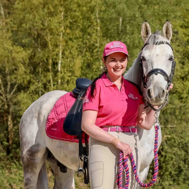 Photo Challenge – Team Pink !

💕 Membres Team Pink @teampinkridernutrition nous avons besoin de vous ! 

Notre prochain challenge est une photo pour mettre en valeur Rider Nutrition … et tout le monde est gagnant.

📸Photo Challenge Team Pink. Nous recherchons des photos de vous avec votre cheval ou habillé pour l’équitation en portant des articles de notre marque (produits, vêtements ou accessoires) arborant notre logo. 

🌸 Chaque membre Team Pink gagnera 5 points par photo envoyée (maximum 3 photos par personne) et le gagnant recevra un bon d'achat de 30€ à utiliser en magasin Rider Nutrition ou en ligne www.ridernutrition.net .

⚖️ Règlements - Challenge photo :
▫️Toutes les photos doivent être en format portrait
▫️Les photos doivent être nettes et de bonnes qualités
▫️Les personnes apparaissant sur les photos doivent être âgées de 18 et plus ou d’avoir obtenu l'autorisation d'un parent ou d'un tuteur légal
▫️La photo doit montrer des produits, vêtements ou accessoires Rider Nutrition
▫️Les membres doivent envoyer un e-mail à Team Pink pour recevoir leurs 5 points contact@ridernutrition.net

Pour participer :
1️⃣Suivre @ridernutrition et @teampinkridernutrition
2️⃣Liker et partager ce post
3️⃣Envoyez-nous votre challenge photo(s) par e-mail contact@ridernutrition.net

🍀 Bonne chance à tous !
Date de clôture du challenge photo le 29 mai 2026
Le/la gagnant(e) sera annoncé le 2 juin 2026

⚠️ Attention : seul ce compte pourra vous contacter.