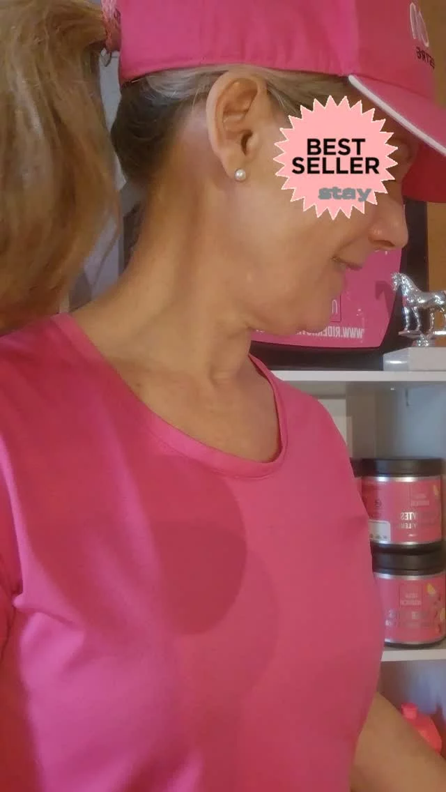 Merci à nos "Rider Lytes" - notre "Best Seller" ce week-end en concours ! 🥤
Restez bien hydratés. 🙌🩷
Électrolytes pour les cavaliers disponibles en deux saveurs - en boutique et en ligne (lien en bio). 

Thank you "Rider Lytes" our Best Seller this show week-end ! 🥤
Stay hydrated, our électrolytes for Riders are available in two flavours - in store or on line (link in Bio). 🙌🩷

#électrolytes #hydratation #récupération #préventionblessures