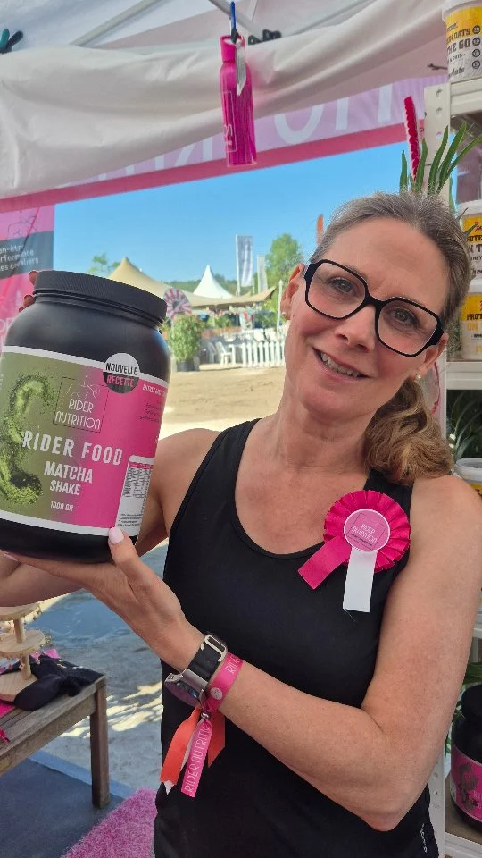 Nous sommes ravis de vous présenter notre nouveau produit @ridernutrition - Rider Food Matcha. 
Lancement pendant @generali.opendefrance ...venir déguster ! 🥤🌱
Stand 11 Zone Estivale 
Disponible également en boutique et en ligne - link in bio 

🇬🇧
We're delighted to introduce our New product @ridernutrition - Rider Food Matcha 
Launched during the @generali.opendefrance ...free tasting !🥤🌱
Stand 11 Zone Estivale 
Available also in store and on ligne - link in bio

#matcha #riderfood #ridernutrition #nutritionsportivepourlescavaliers #sportsnutritionforequestrians