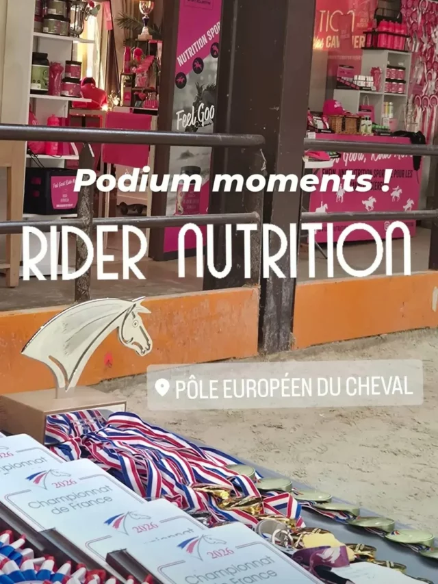 "Podium moments" devant la boutique @ridernutrition Grand Hall @pole_europeen_du_cheval pendant les championnats.🇨🇵🎊

🇬🇧
Podium moments infront of the boutique @ridernutrition located in the Grand Hall @pole_europeen_du_cheval during the championships. 🇨🇵🎊

Leader en nutrition sportive pour cavaliers.

#nutritionforequestrians #nutritionsportivepourlescavaliers 
#sportsnutrition 
#championnats