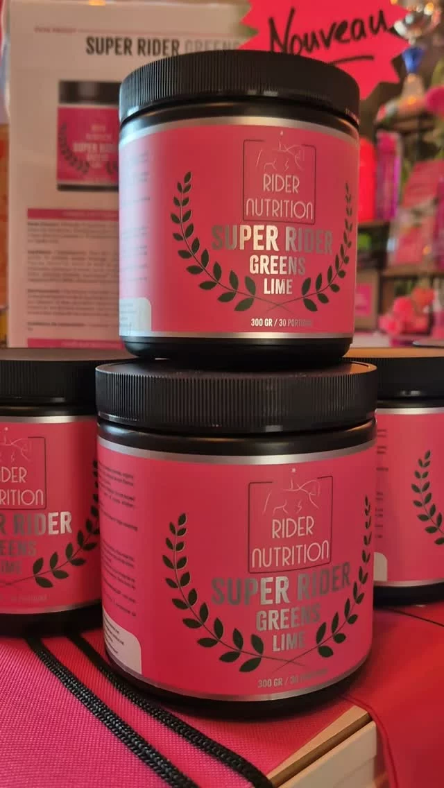 Super Rider Greens - Superaliments pour les cavaliers ! NOUVEAU @ridernutrition 🥦🌱🥒🍋‍🟩🥬

Notre première journée de dégustations. Venez tester les "Greens" Super Rider à la boutique @pole_europeen_du_cheval ce week-end.

- Flore intestinale saine (pro-biotiques)
- Énergie et concentration mentale 
- Goût Citron vert 

Disponible en boutique, bientôt disponible en ligne. 💯🥤📦

🇬🇧🇪🇺
Super Rider Greens - Super Food for Equestrians ! NEW @ridernutrition 🥬🍋‍🟩🥒🥦🌱

Our first day of Greens tasting at out boutique @pole_europeen_du_cheval - come and have a taste too this week-end. 

- Healthy instentinal flora.
- Energy production and mental focus.
- Lime flavour 

Available in store,  coming soon on line. 📦🥤💯

#ridernutrition #bienetrecavalier #nutritionsportive #riderperformance